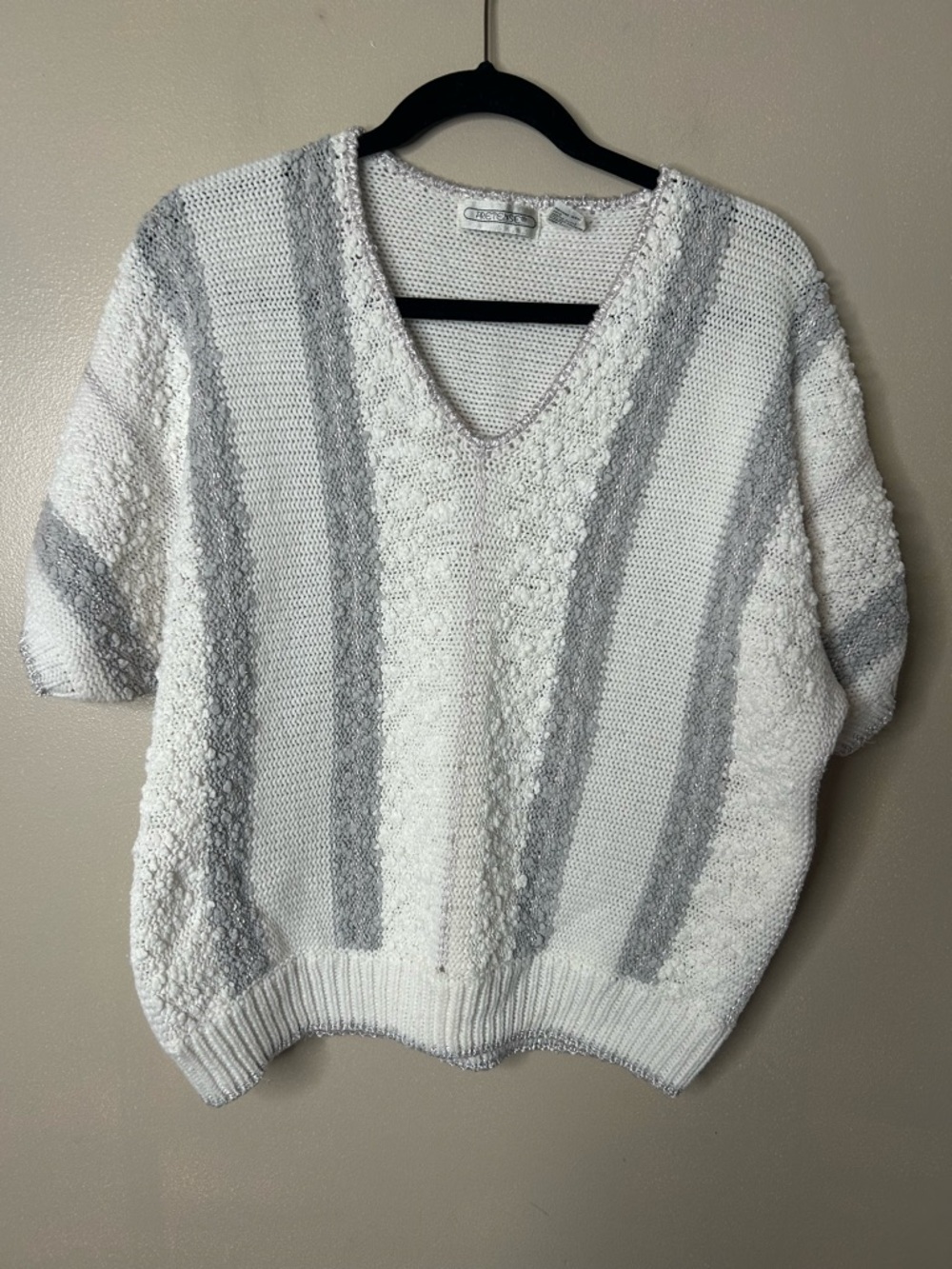 Vintage V-Neck Textured Stripe Sweater - White & Light Gray